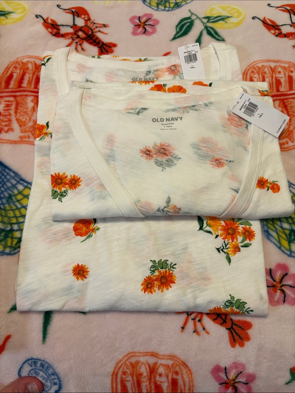Old Navy White Floral Tee - Orange Flower Print NWT 🌼